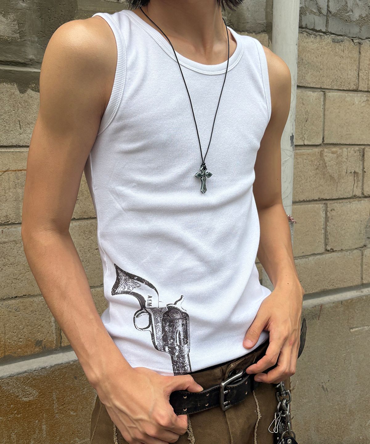 아캄(AAKAM) Gunslinger Sleeveless (White)