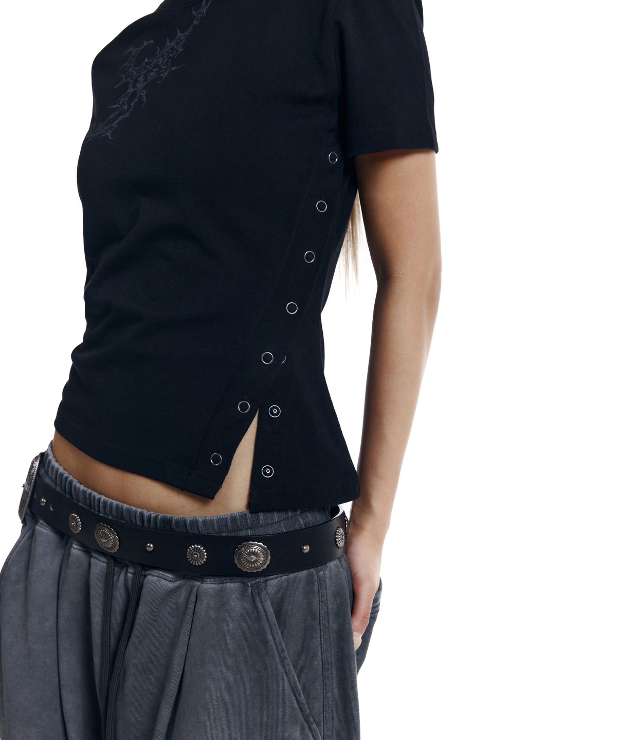 아캄(AAKAM) Snap Gothic Half Top (Black)