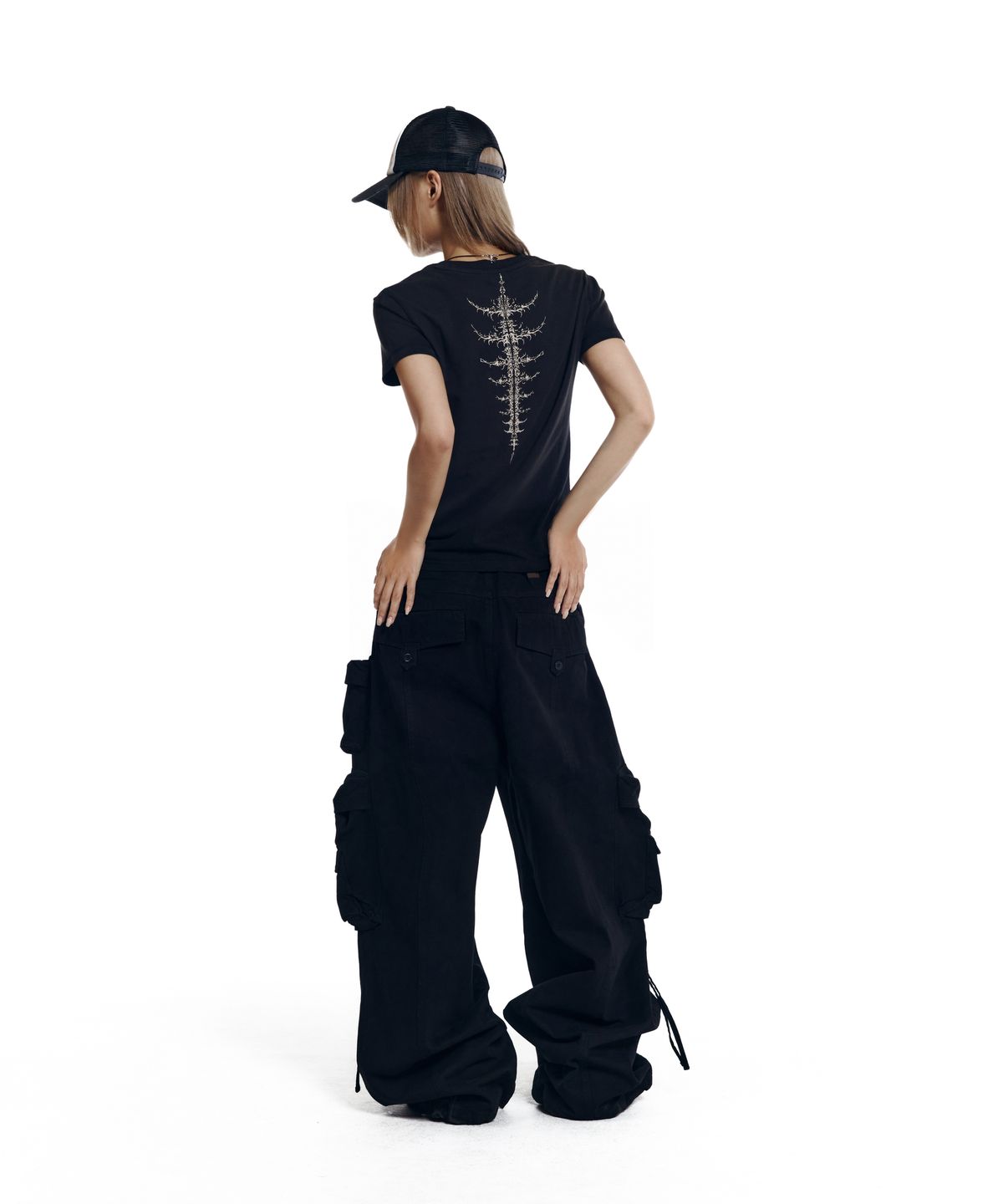 아캄(AAKAM) Dirty Spray Bone Half Top (Black)