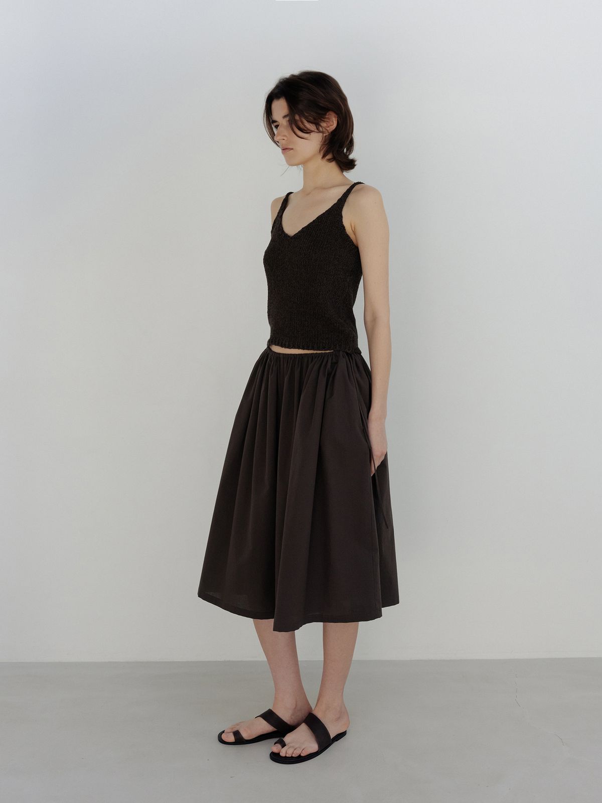 모이아(MOIA) paper sleeveless (soil brown)