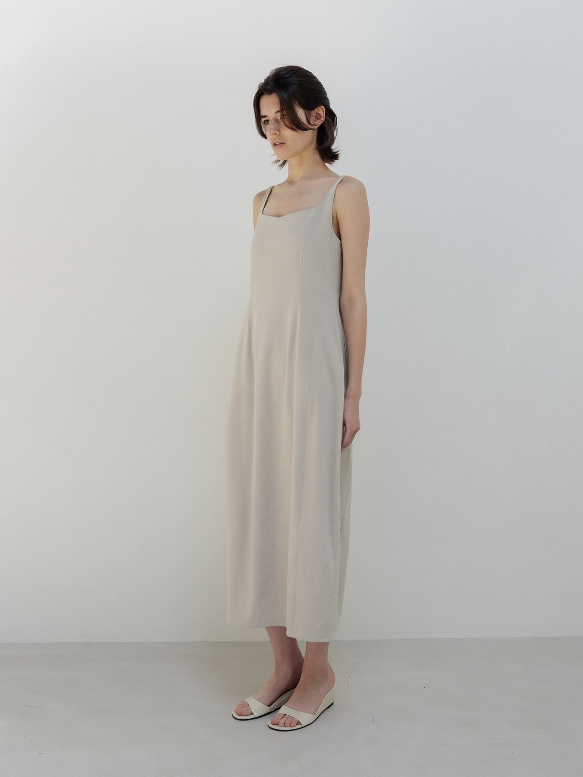 모이아(MOIA) viscose barrel dress (sand beige)
