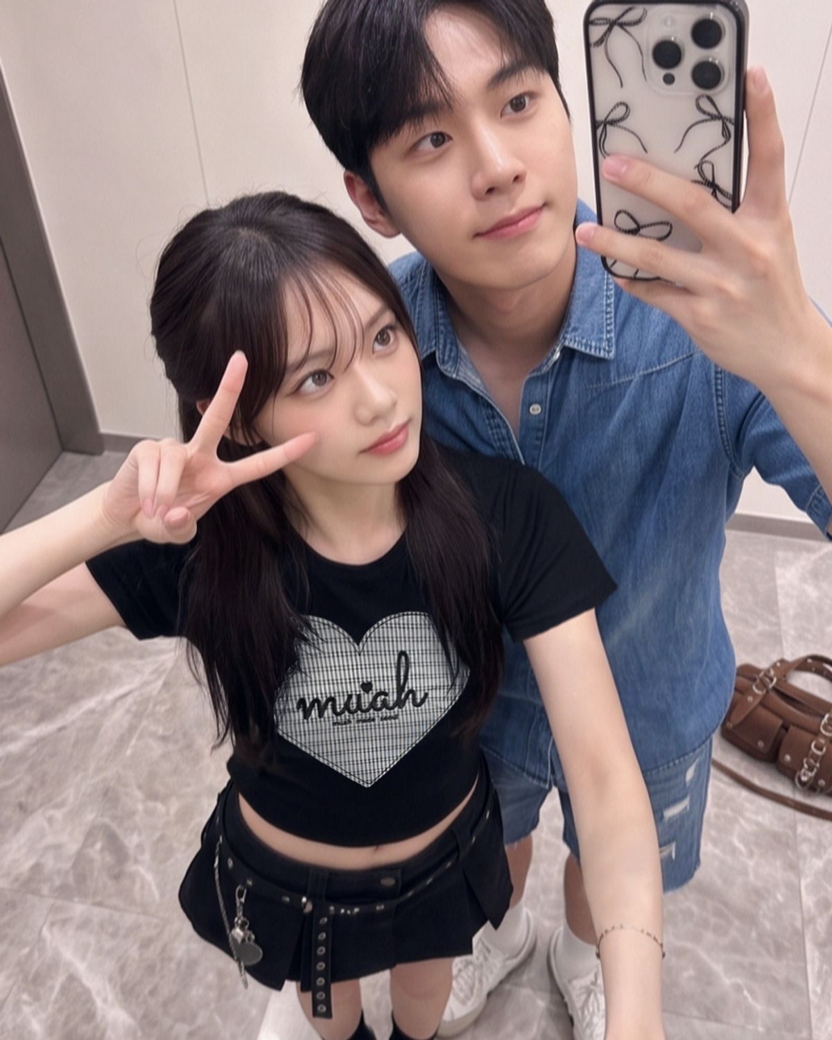 무아무아(MUAHMUAH) 빅 하트 체크 패치 반팔티 [2color]