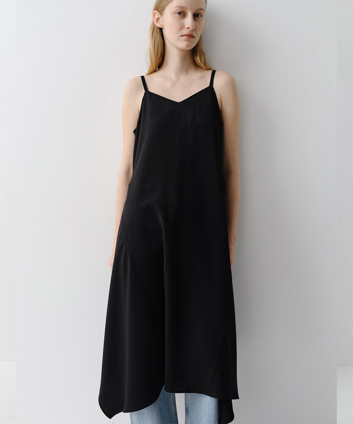 이아(EAAH) REESE PANEL STRAP DRESS (BLACK)