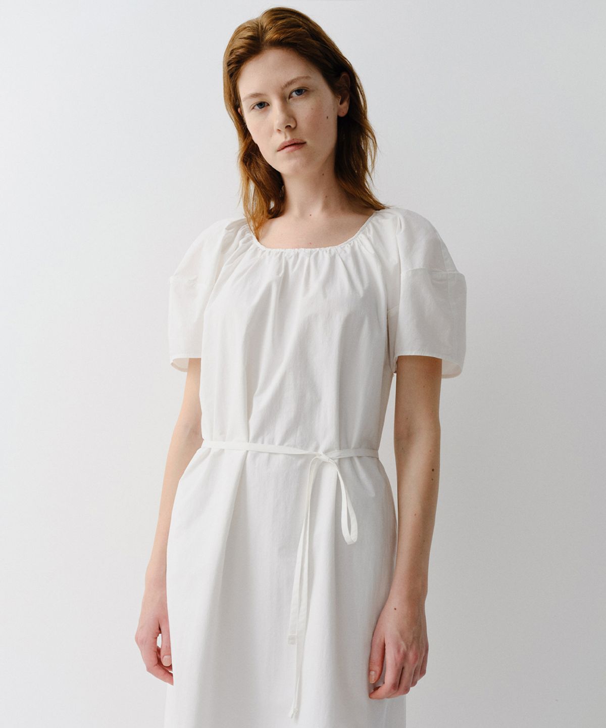 이아(EAAH) JOY PUFF SHIRRING DRESS (WHITE)