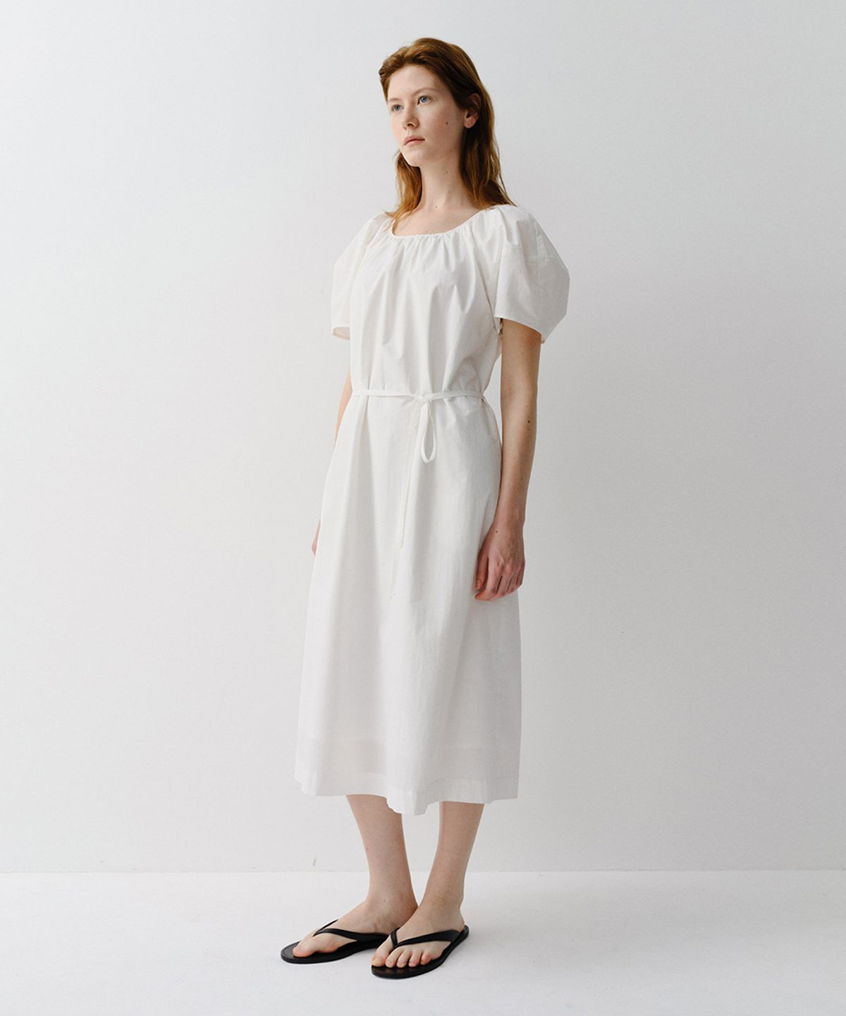 이아(EAAH) JOY PUFF SHIRRING DRESS (WHITE)