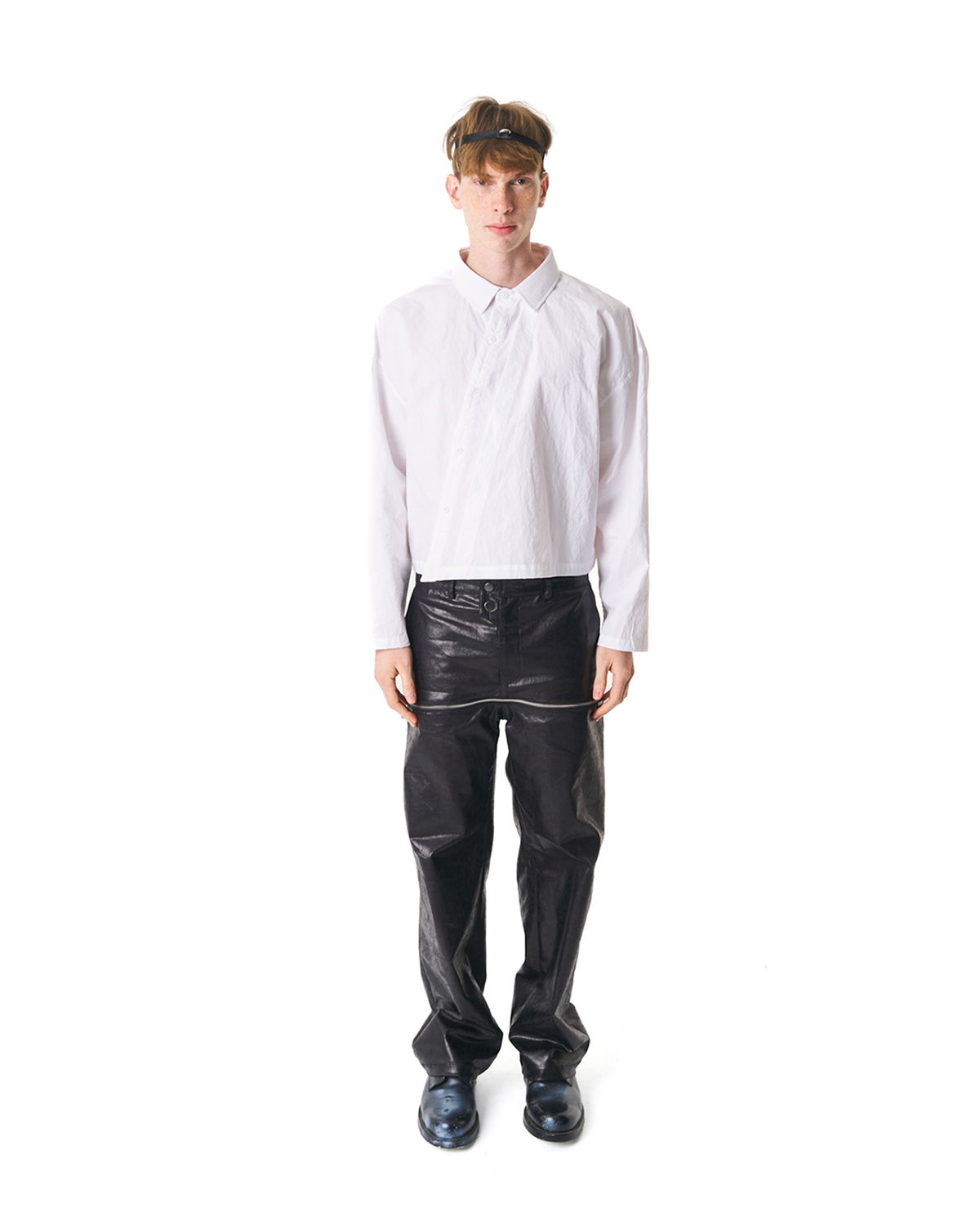 뭉제르(MOONGER) Patent Straight Pants with Zipline detail