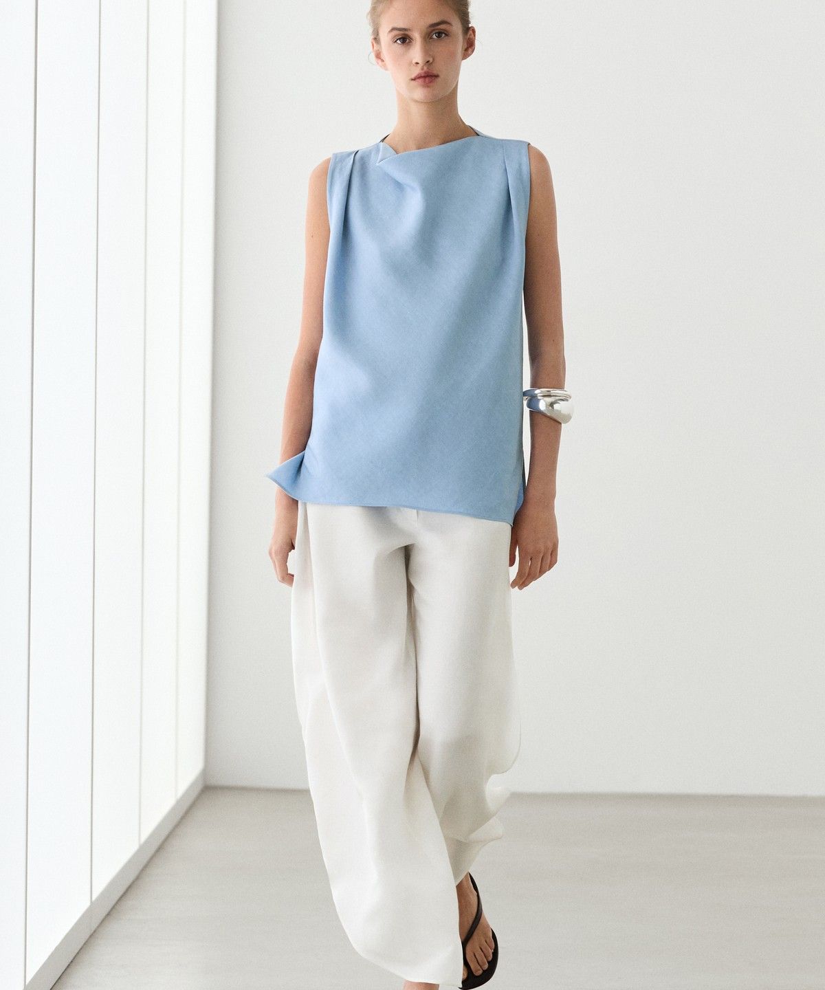 마시모두띠(MASSIMO DUTTI) 린넨 블렌드 플리츠 플루이드 탑