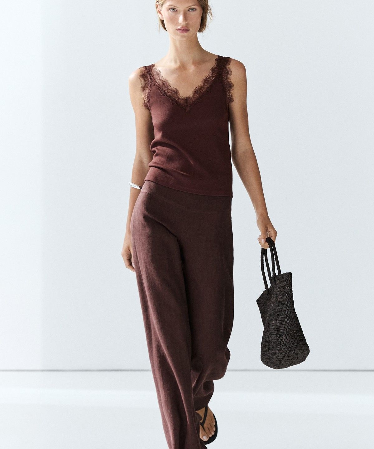 마시모두띠(MASSIMO DUTTI) 레이스 디테일 스트랩 탑