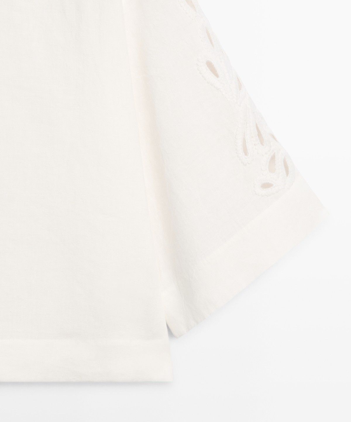 마시모두띠(MASSIMO DUTTI) 자수 디테일 린넨 보트넥 블라우스