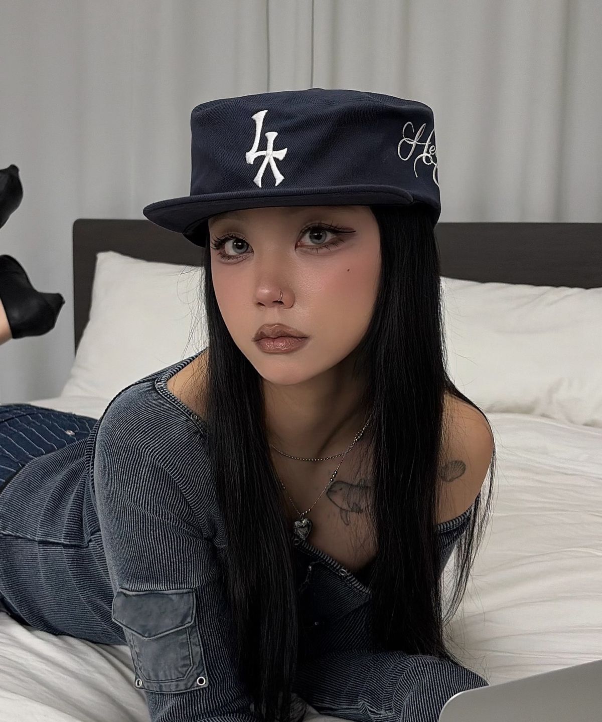 쎄오(SSEO) SYMBOL PILLBOX CAP - NAVY