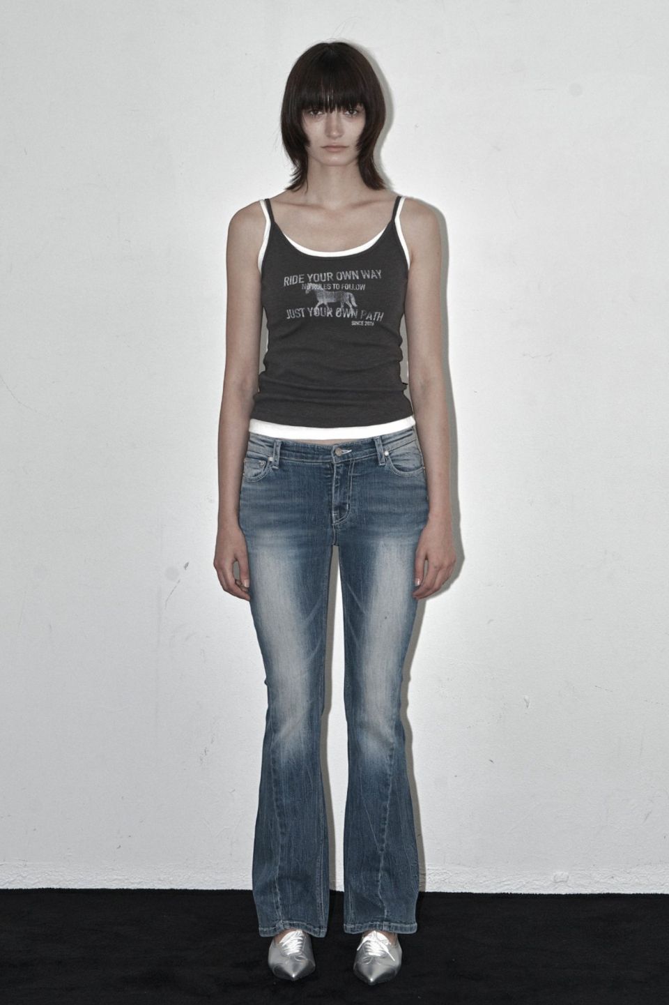 MUSINSA | SYNERJYN WRINKLE CAT WASHING LOW-RISE JEANS LIGHT BLUE