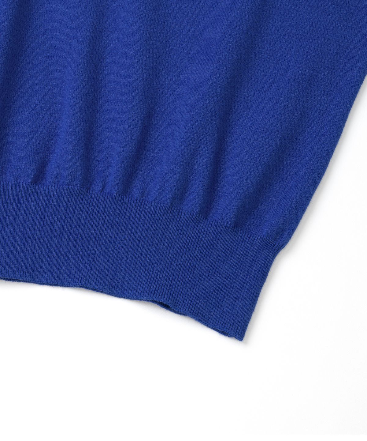 니티드(KNITTED) (W) 베이직 에센셜 워셔블 라운드 반팔 니트 COBALT BLUE
