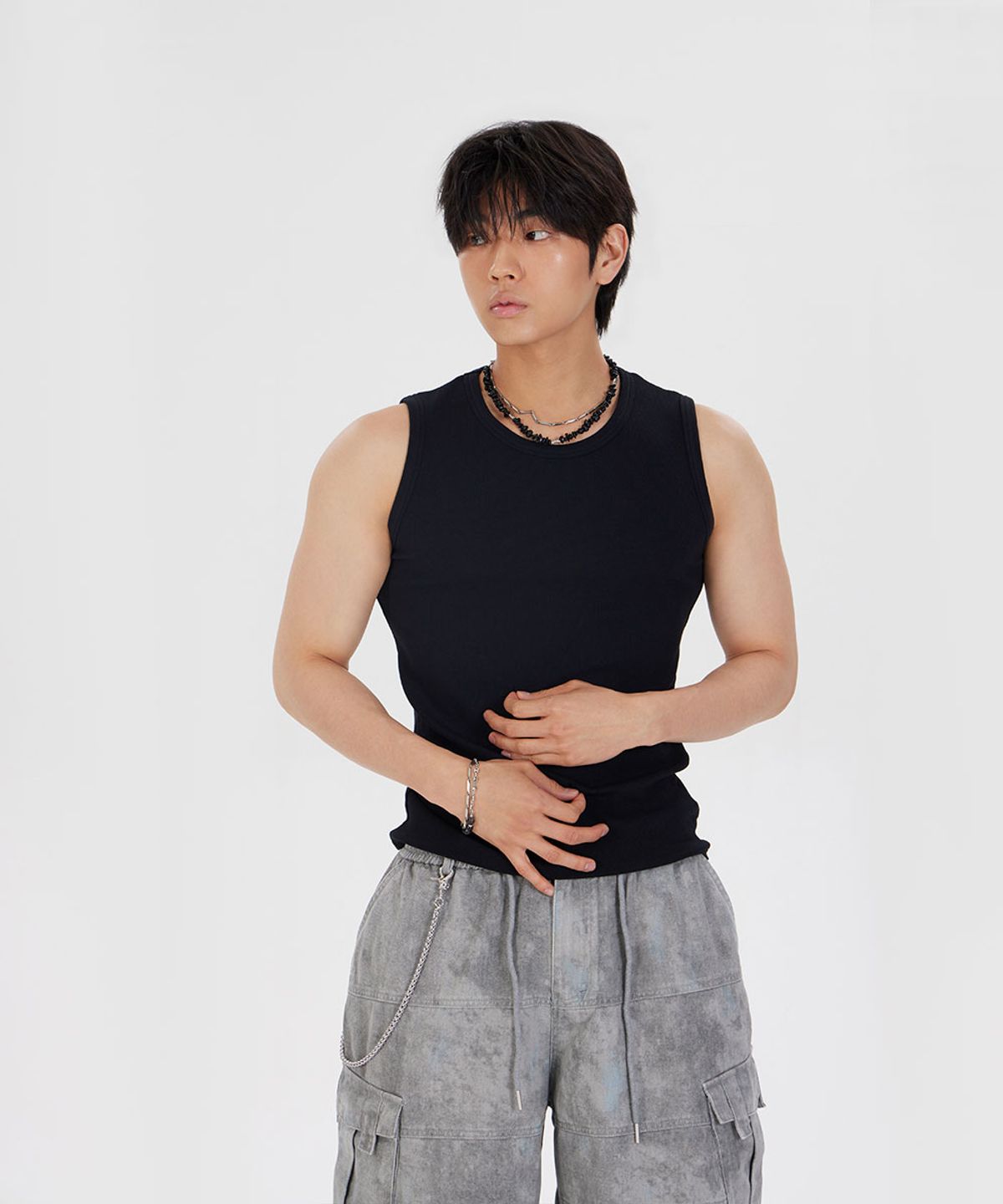 메이킷투(MAKEITTO) 베이직 슬리브리스 탑_블랙