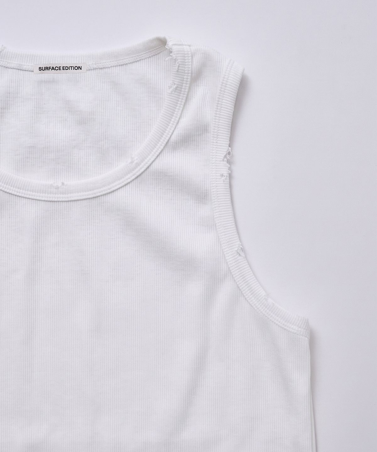 서피스에디션(SURFACE EDITION) DAMAGED RIBBED SLEEVELESS WHITE