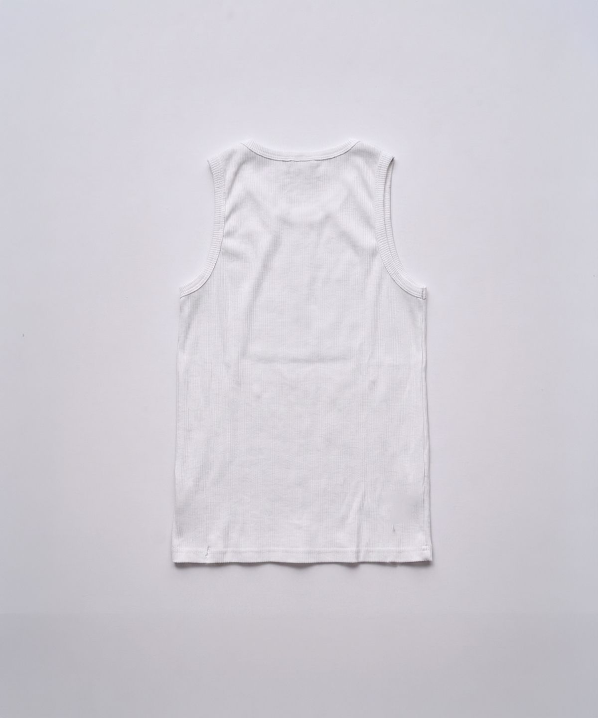 서피스에디션(SURFACE EDITION) DAMAGED RIBBED SLEEVELESS WHITE