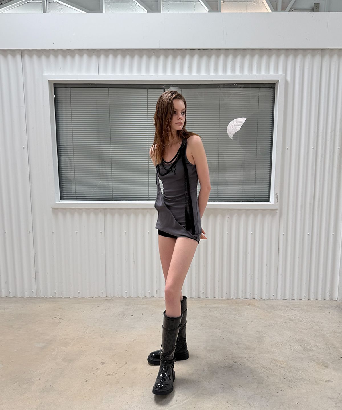 오도어(ODOR) Antique necklace sleeveless - Charcoal