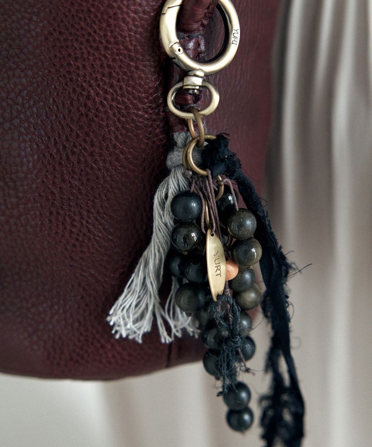 유르트(YURT) GUA CHARM_2COLOR