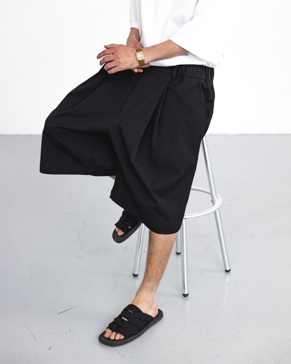 앵글런(ANGLAN) Double Tuck Half Slacks - Black