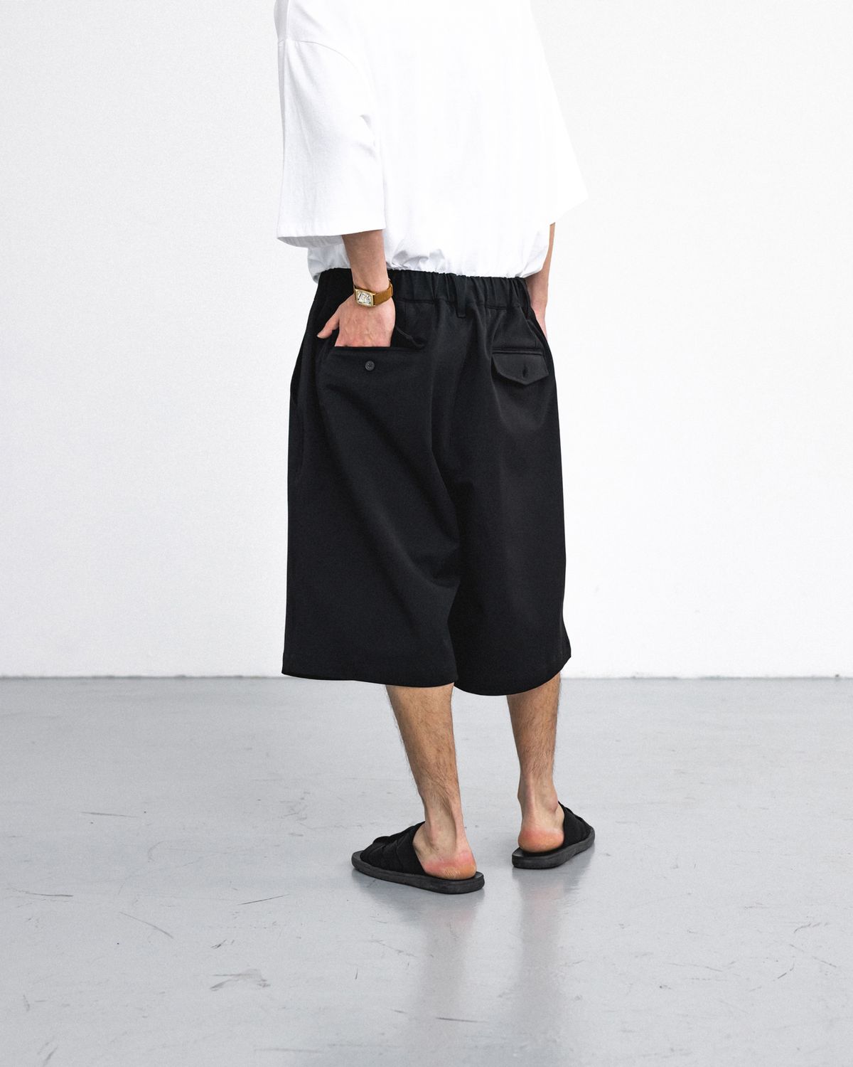 앵글런(ANGLAN) Double Tuck Half Slacks - Black