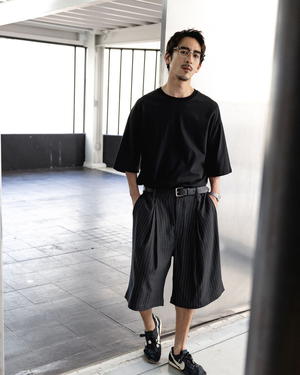 앵글런(ANGLAN) Double Tuck Half Slacks - Charcoal