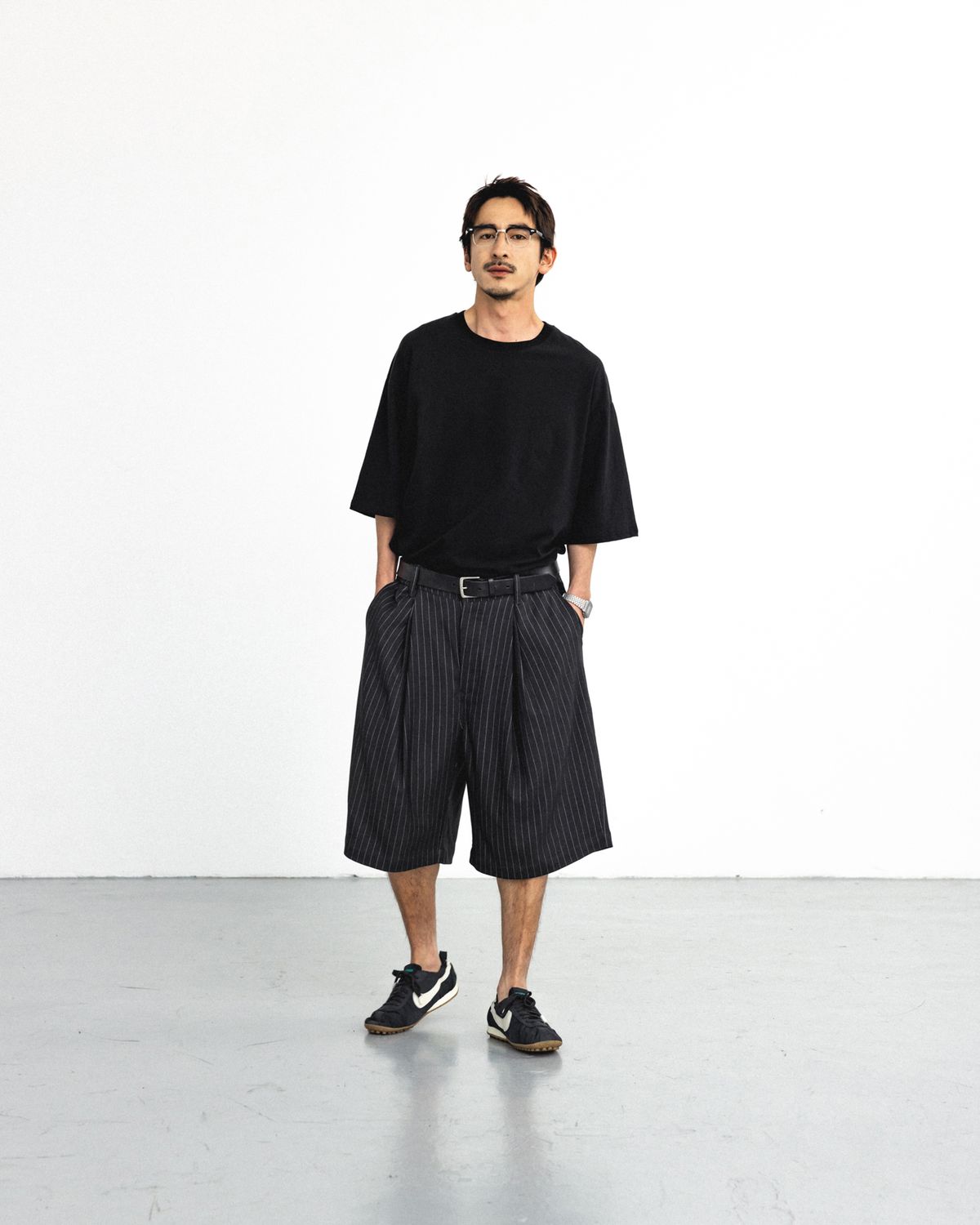 앵글런(ANGLAN) Double Tuck Half Slacks - Charcoal