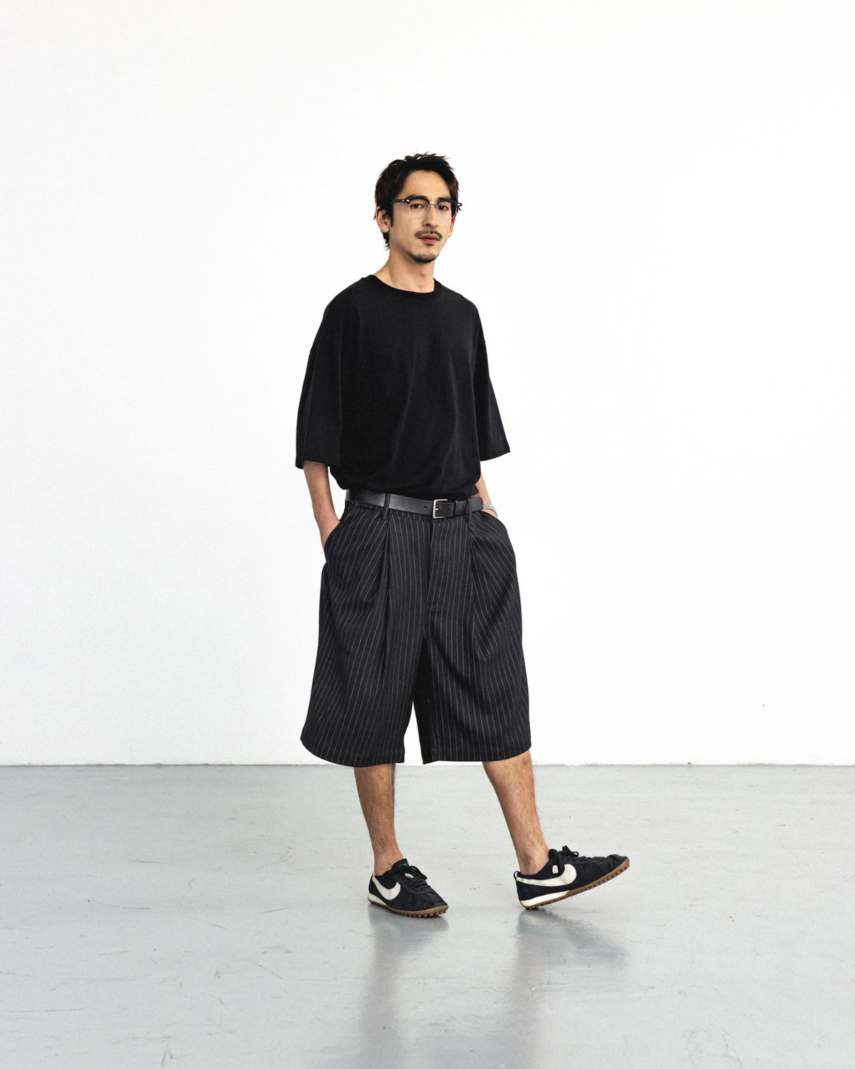 앵글런(ANGLAN) Double Tuck Half Slacks - Charcoal