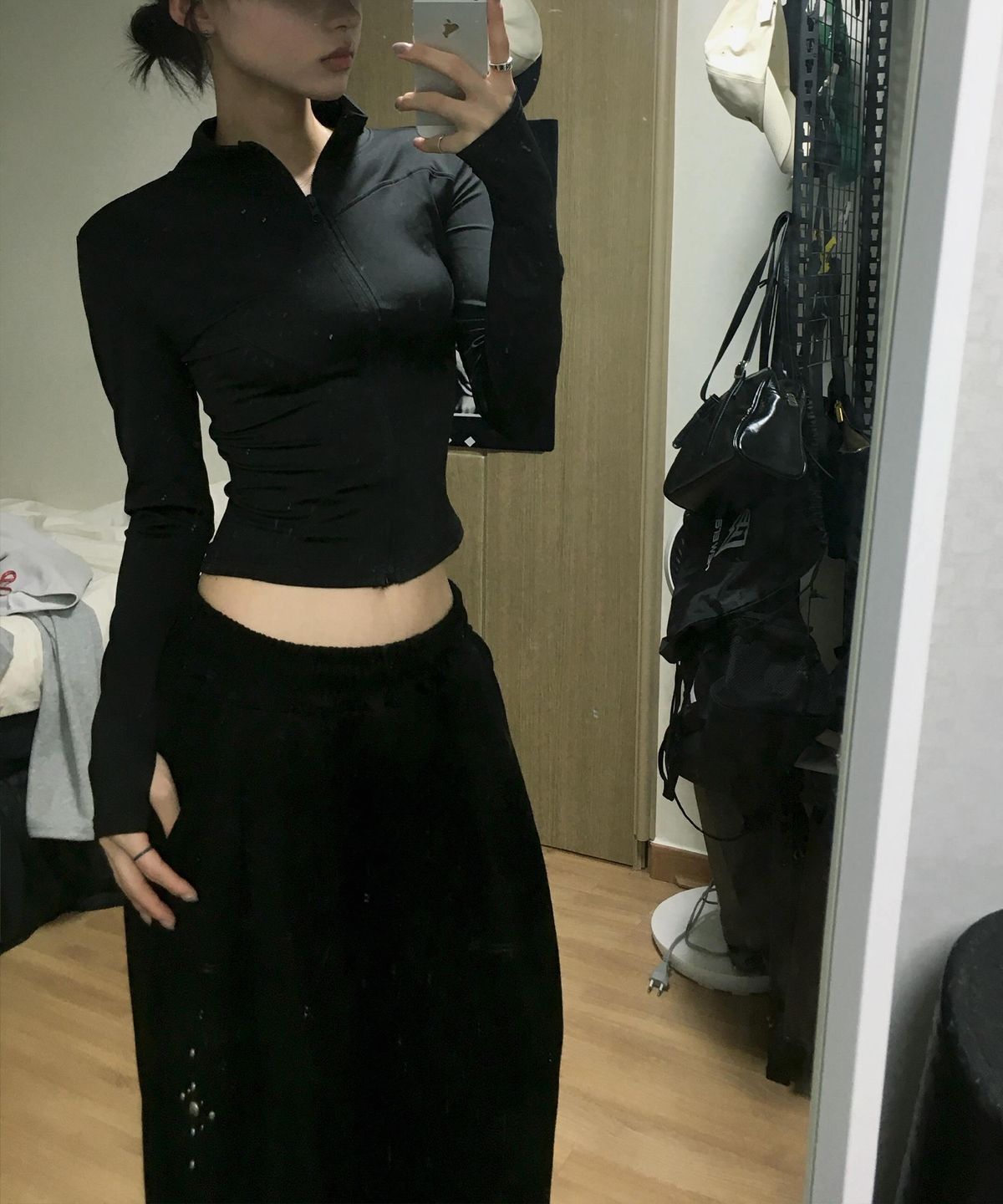 퍼지스캔(FUZZY SCAN) 웨스턴 스터드 커브드 벌룬팬츠 블랙