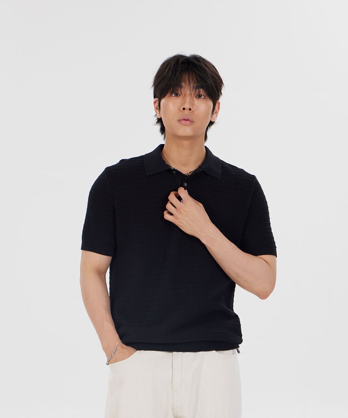 메이킷투(MAKEITTO) 스트라이프 텍스처 카라 니트 반팔 티셔츠_블랙