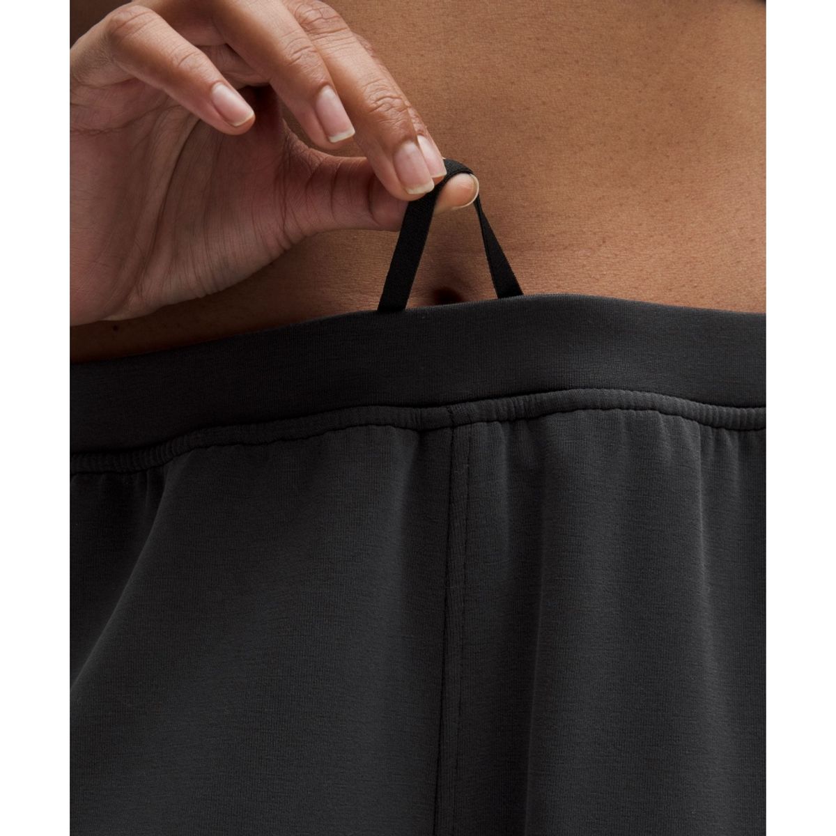 룰루레몬(LULULEMON) 라이트웨이트 Softstreme 미드라이즈 크롭 팬츠  BLK