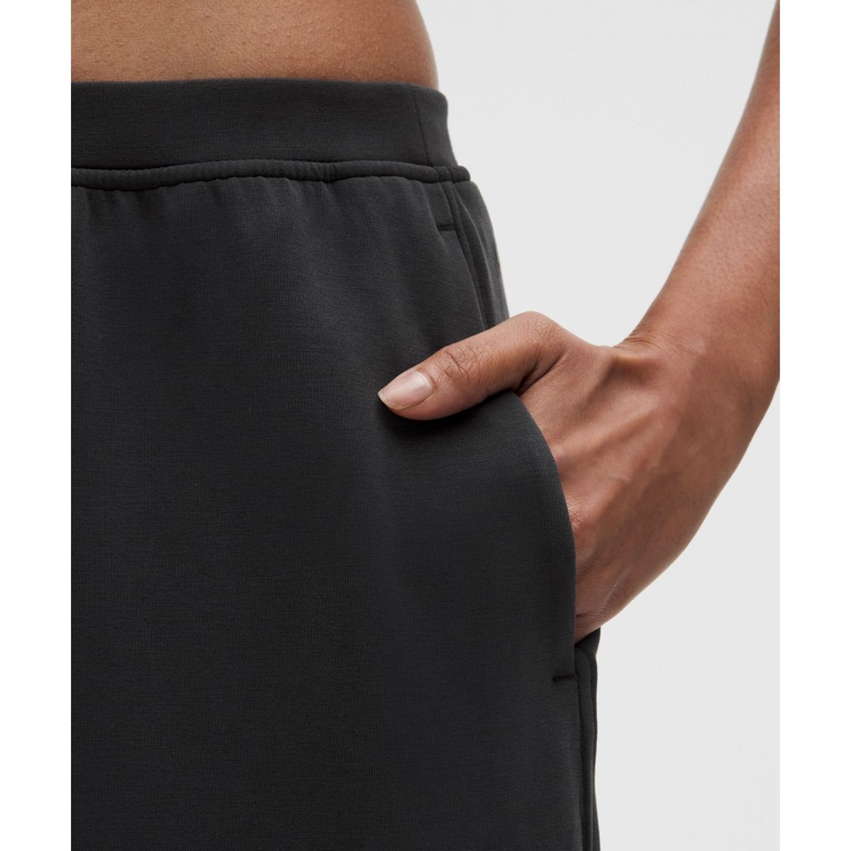 룰루레몬(LULULEMON) 라이트웨이트 Softstreme 미드라이즈 크롭 팬츠  BLK