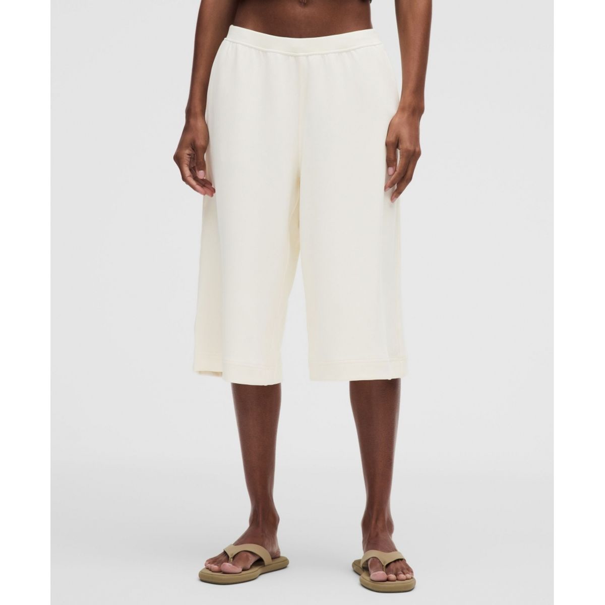 룰루레몬(LULULEMON) 라이트웨이트 Softstreme 미드라이즈 크롭 팬츠  CABA