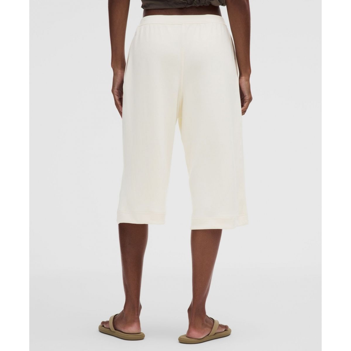 룰루레몬(LULULEMON) 라이트웨이트 Softstreme 미드라이즈 크롭 팬츠  CABA
