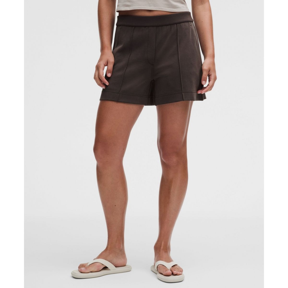 룰루레몬(LULULEMON) 라이트웨이트 Softstreme 미드라이즈 핀턱 쇼츠 4inch  MAMU