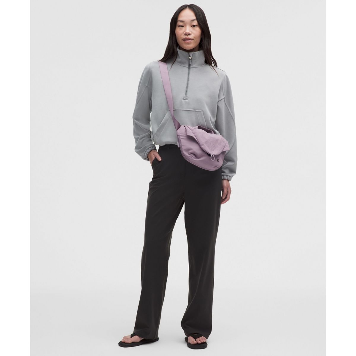 룰루레몬(LULULEMON) 커브드 크로스바디 백 3L  LOTU