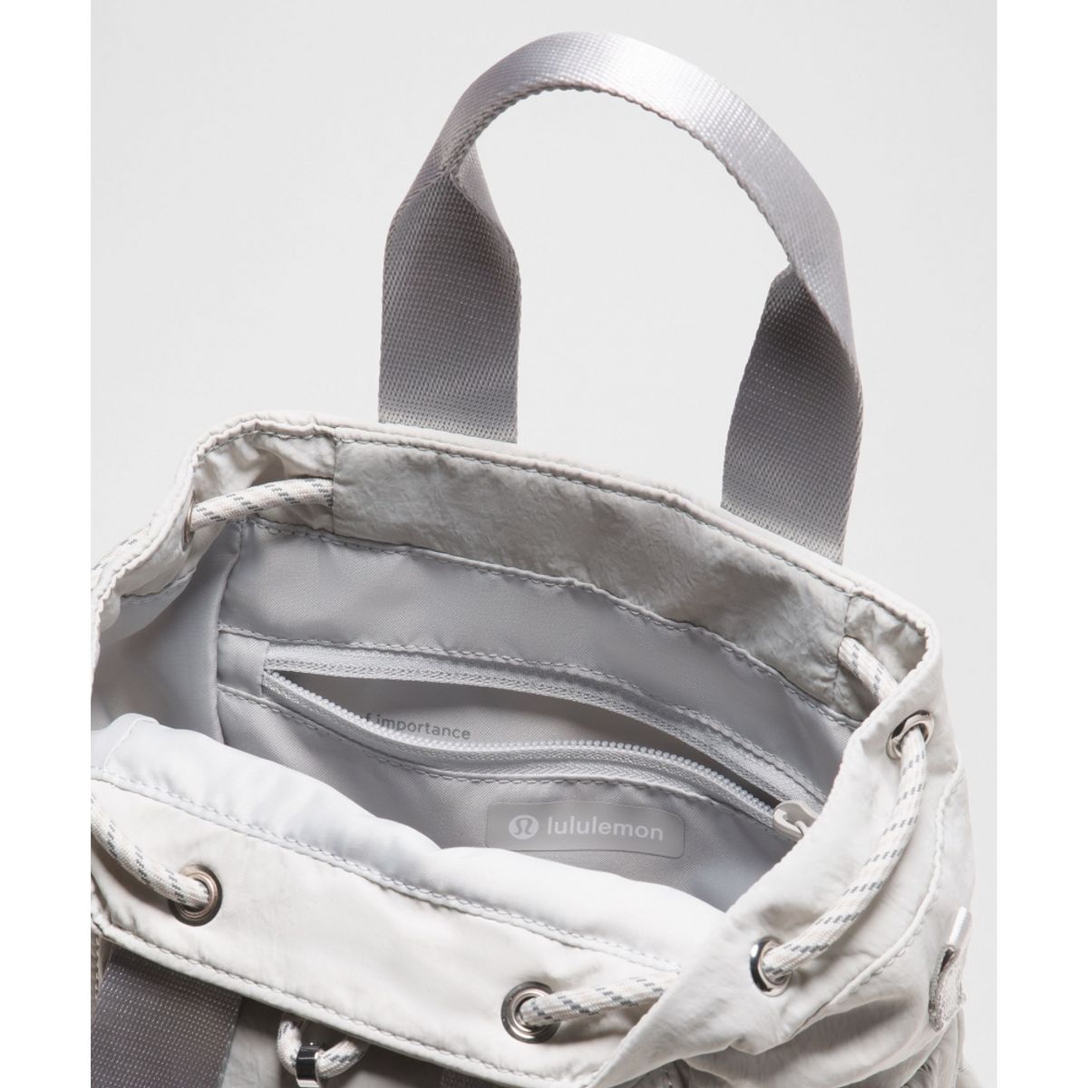 룰루레몬(LULULEMON) 컨버터블 드로스트링 버킷백 미니 5L  VPOR DOWN SLVR
