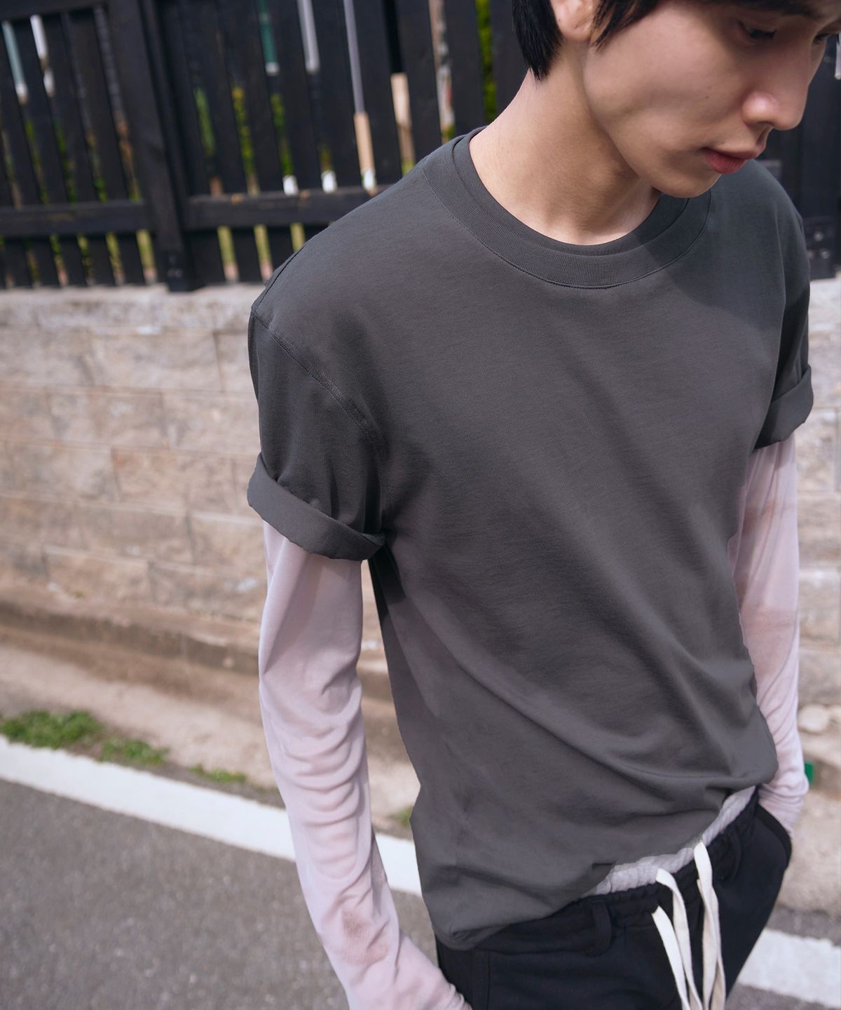 우알롱(WOOALONG) Double neck cotton over t-shirts -CHARCOAL
