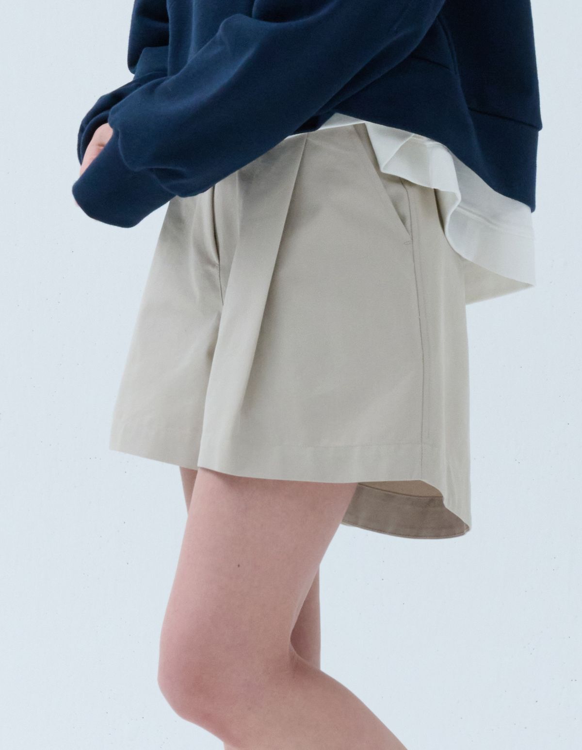네일비(NEILBE) 트렌치 트윌 버뮤다 테일러드 팬츠 oatmeal