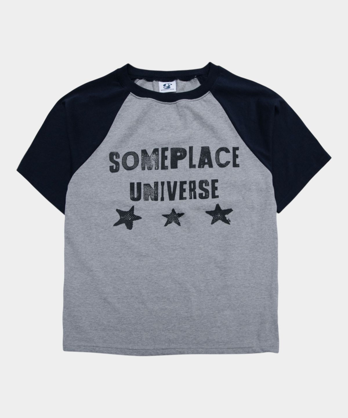 썸플레이스 맨(SOMEPLACE MAN) 유니버스 그래픽 레글런 배색 소프트 라운드넥 오버핏 반팔 티셔츠_2COLOR