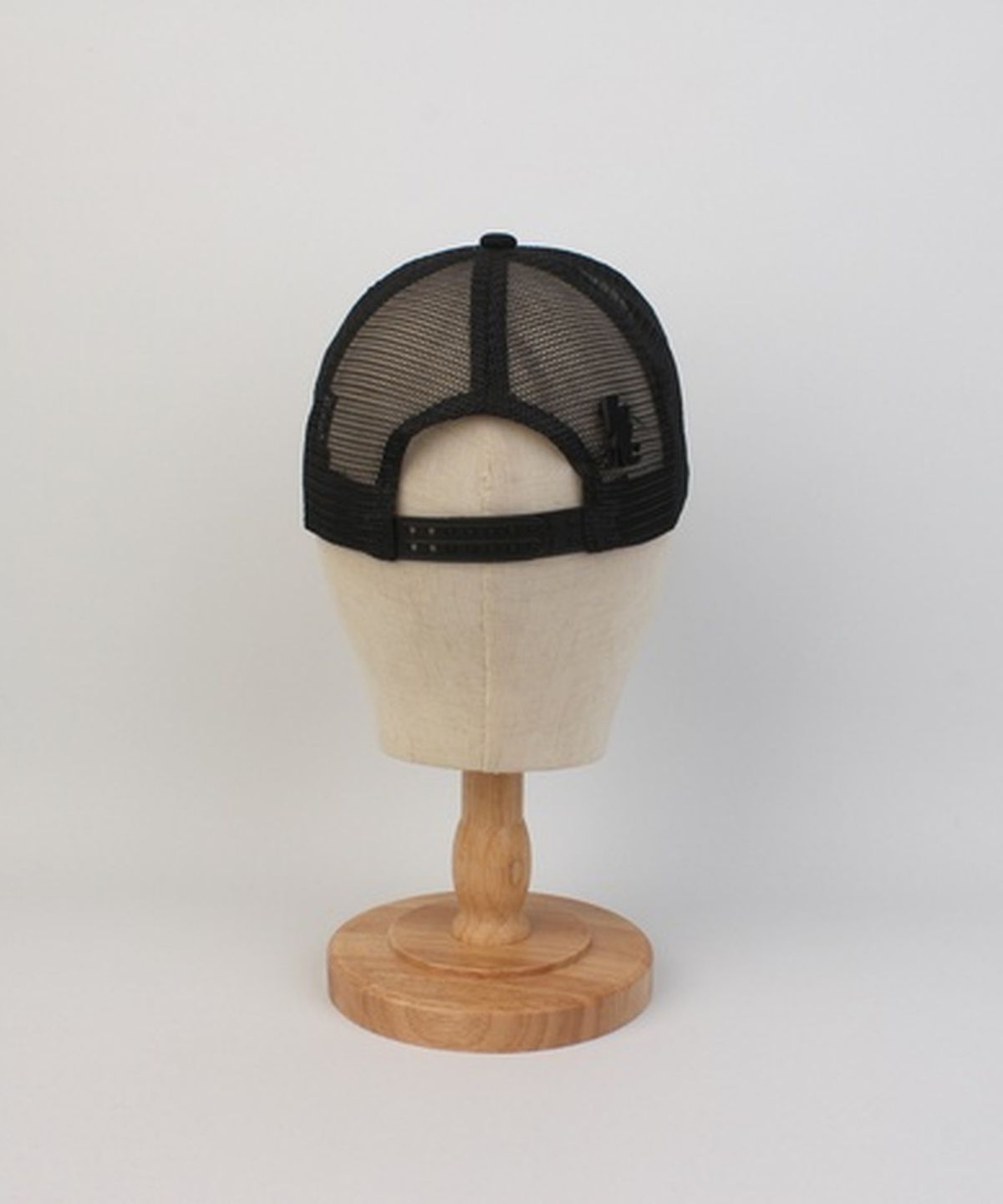 유니버셜 케미스트리(UNIVERSAL CHEMISTRY) Bubble Rope White Meshcap 메쉬캡
