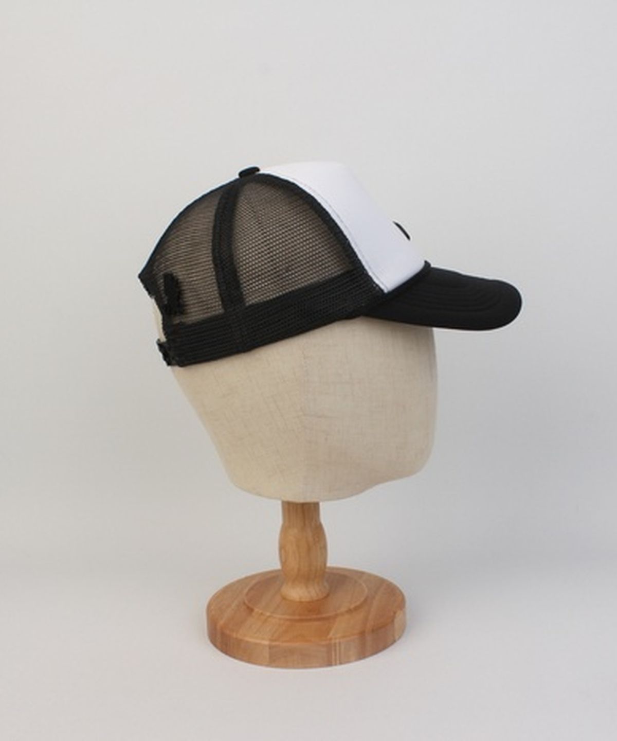 유니버셜 케미스트리(UNIVERSAL CHEMISTRY) Bubble Rope White Meshcap 메쉬캡