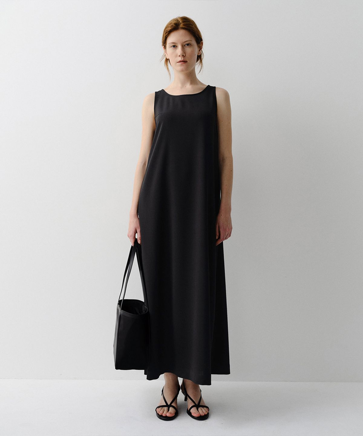 이아(EAAH) BACK COWL MAXI DRESS (BLACK)