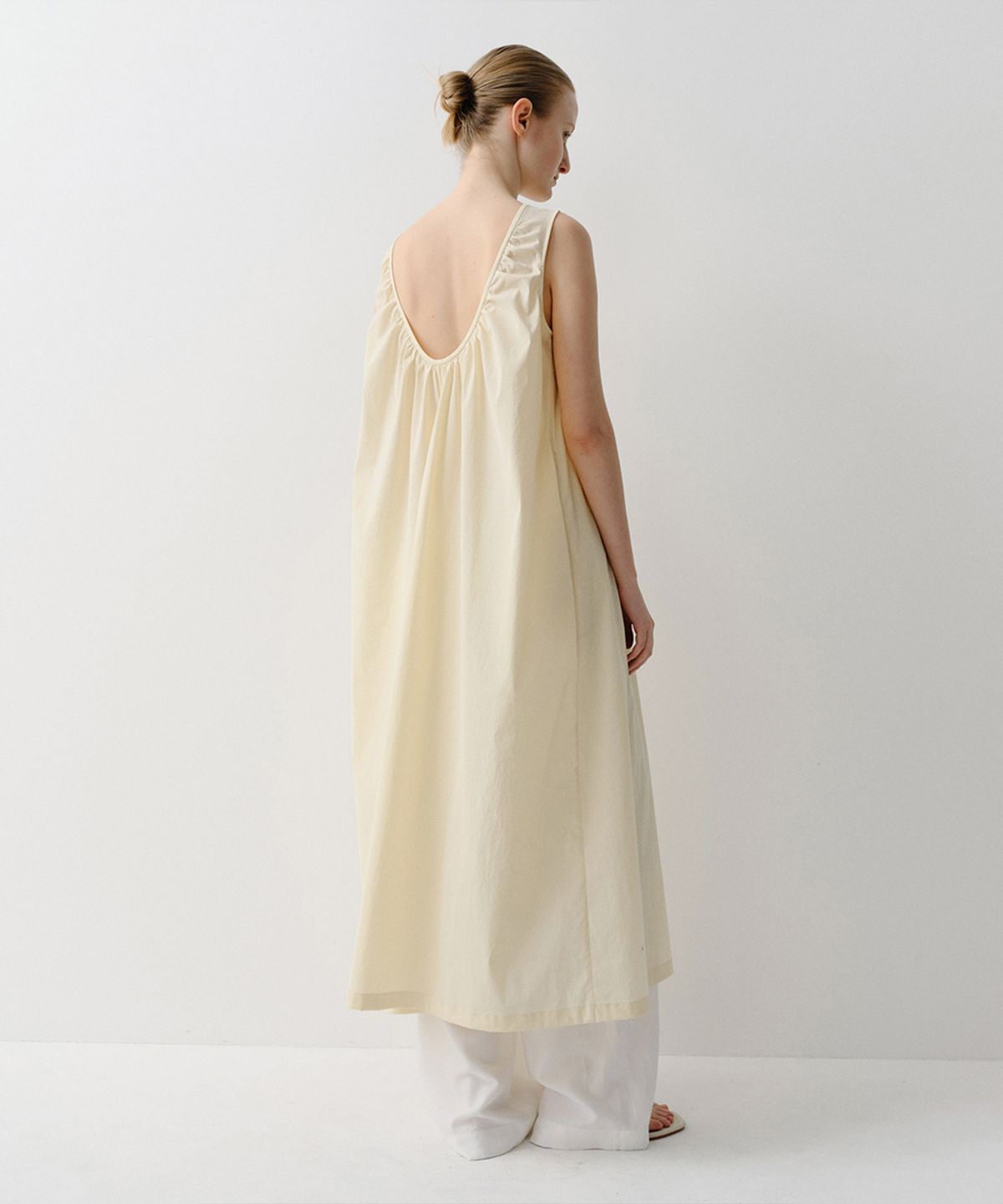 이아(EAAH) THEA SHIRRING MAXI DRESS (YELLOW)