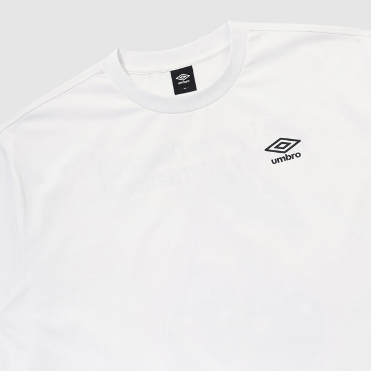 엄브로(UMBRO) [QUICK-DRY] 썬더체리 프레쉬 그래픽 반팔 티셔츠 화이트 UR221CRS65