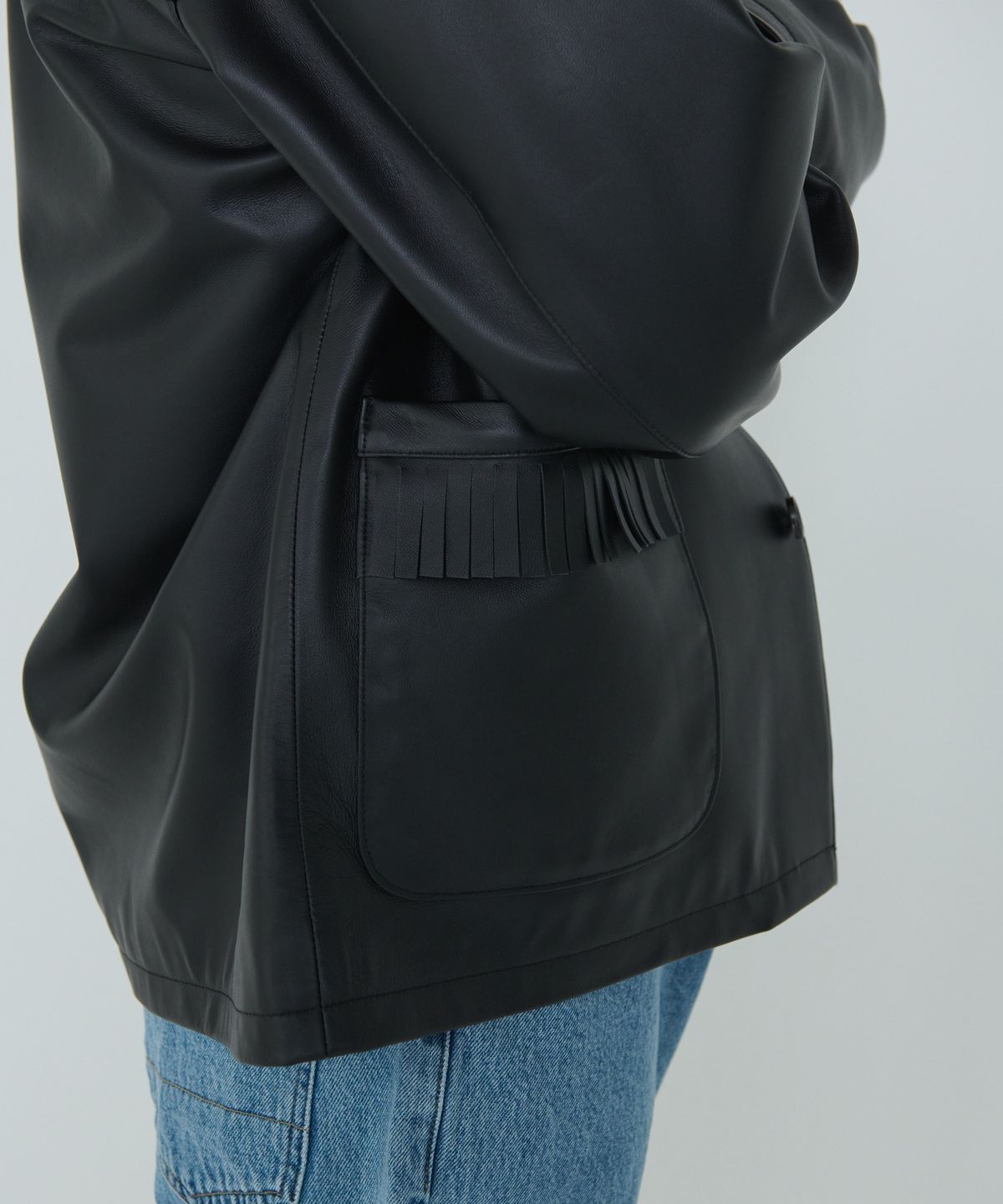 더씽인데어데어(THE THING IN THEIR THERE) Nuanced Lambskin Car Coat Black