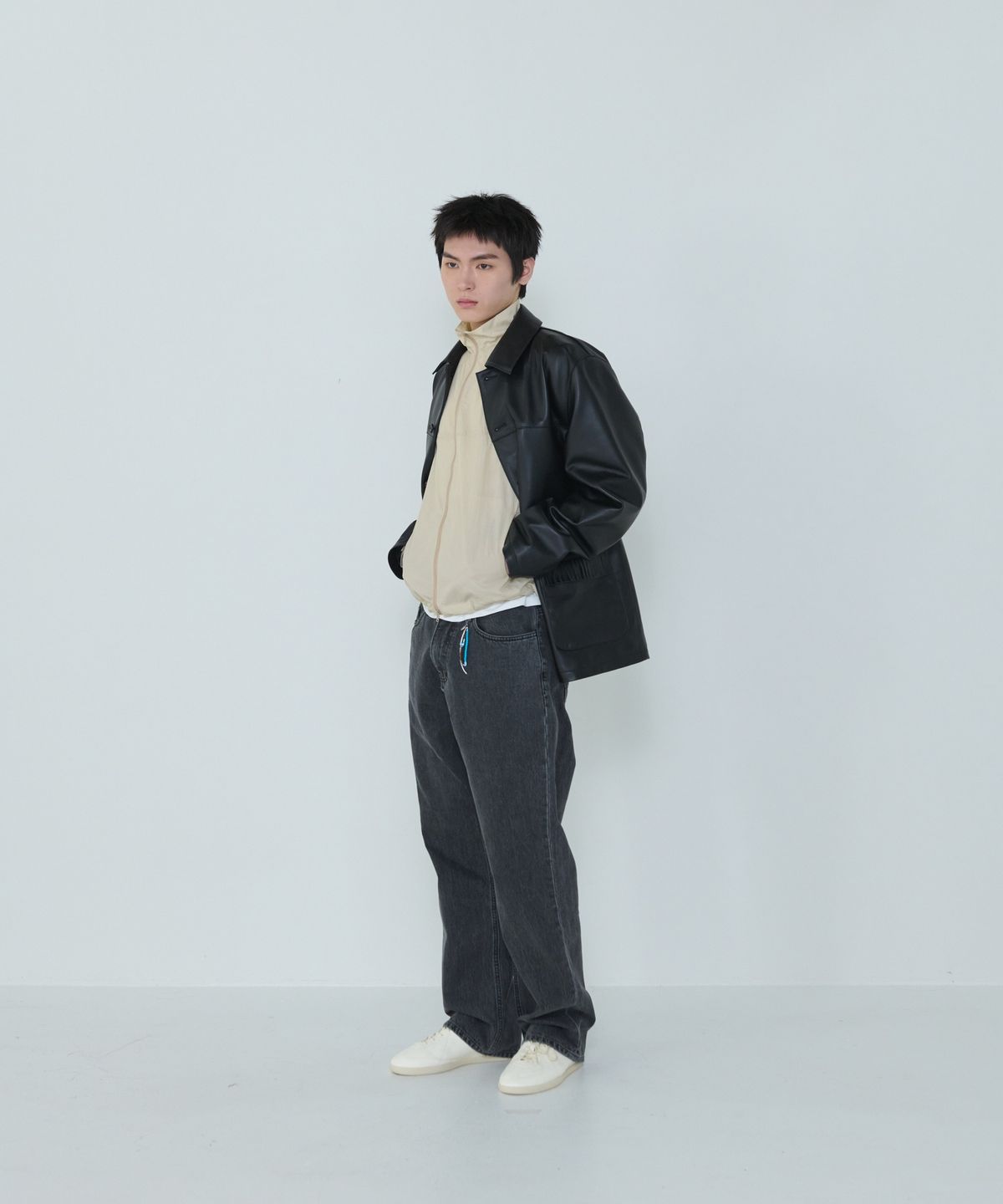 더씽인데어데어(THE THING IN THEIR THERE) Nuanced Lambskin Car Coat Black