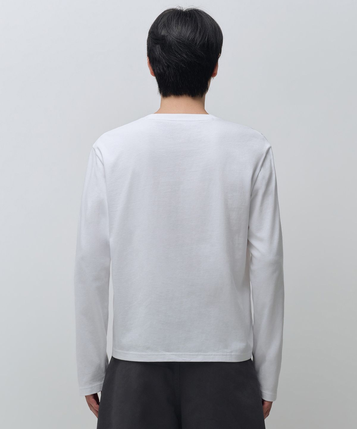 무신사 스탠다드(MUSINSA STANDARD) 레귤러 긴소매 크롭 티셔츠 [화이트]