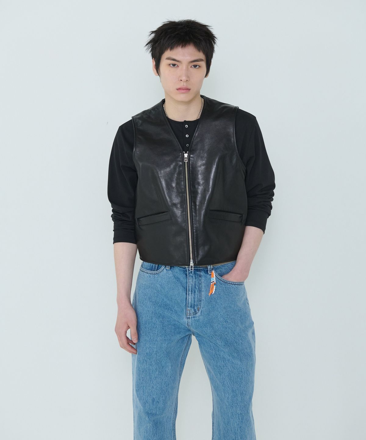 더씽인데어데어(THE THING IN THEIR THERE) Structured Buffalo Vest Black