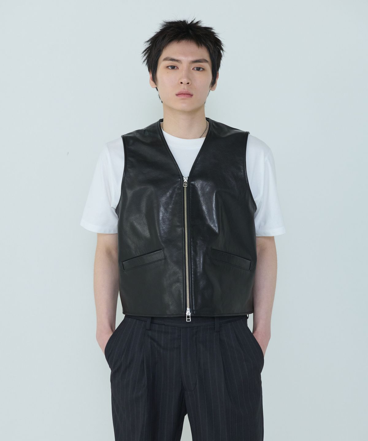 더씽인데어데어(THE THING IN THEIR THERE) Structured Buffalo Vest Black