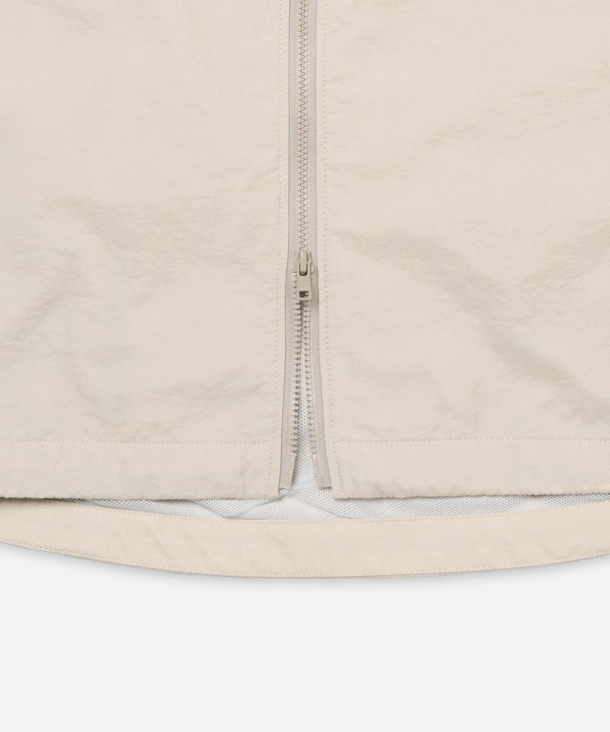 더씽인데어데어(THE THING IN THEIR THERE) Adaptive Nylon Jacket Sand