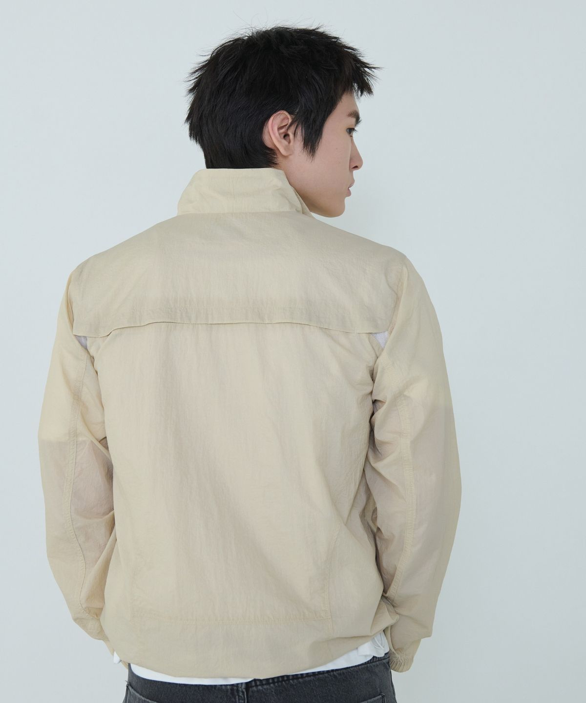 더씽인데어데어(THE THING IN THEIR THERE) Adaptive Nylon Jacket Sand